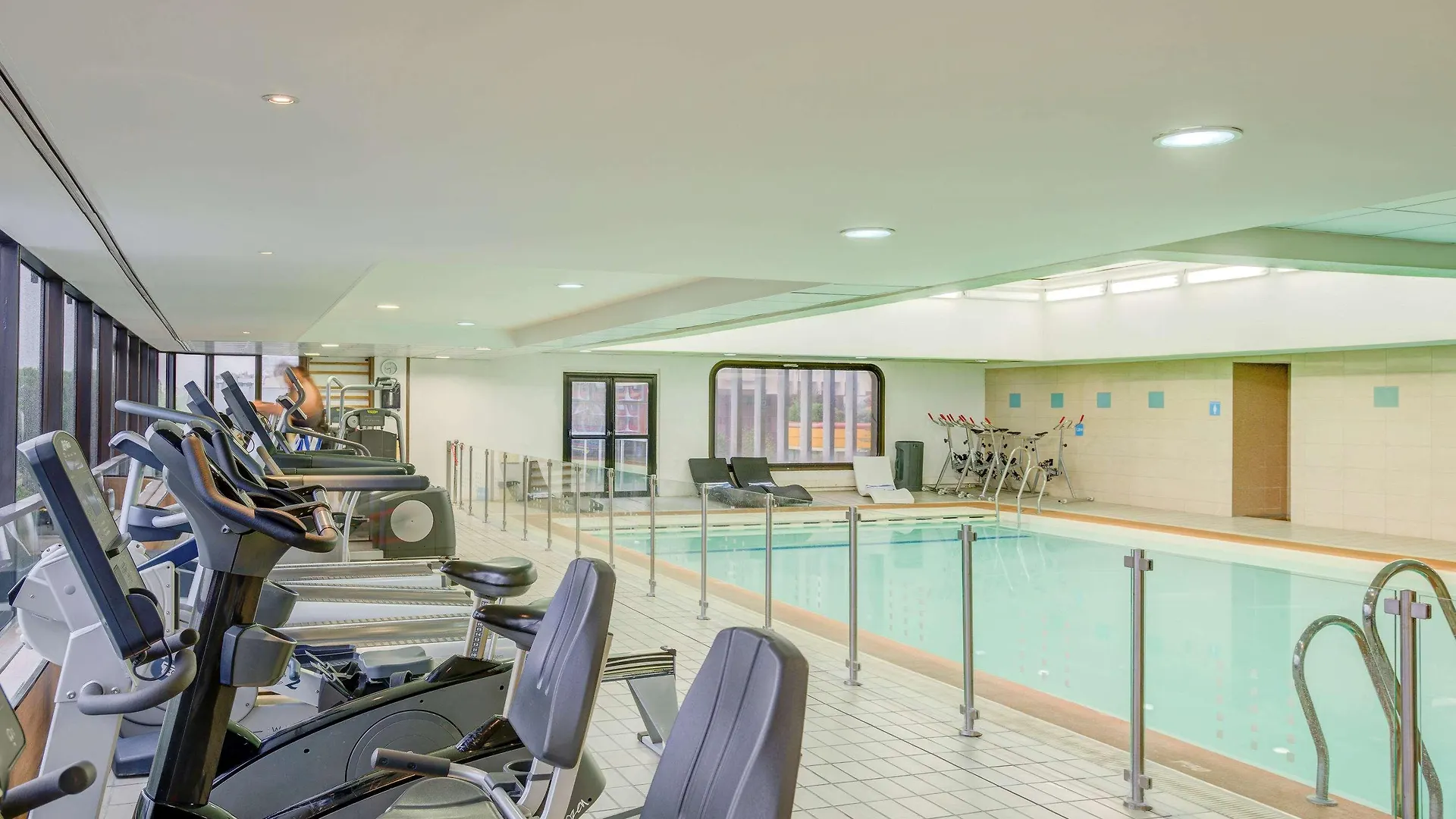 Novotel Centre Tour Eiffel Hotel 4*