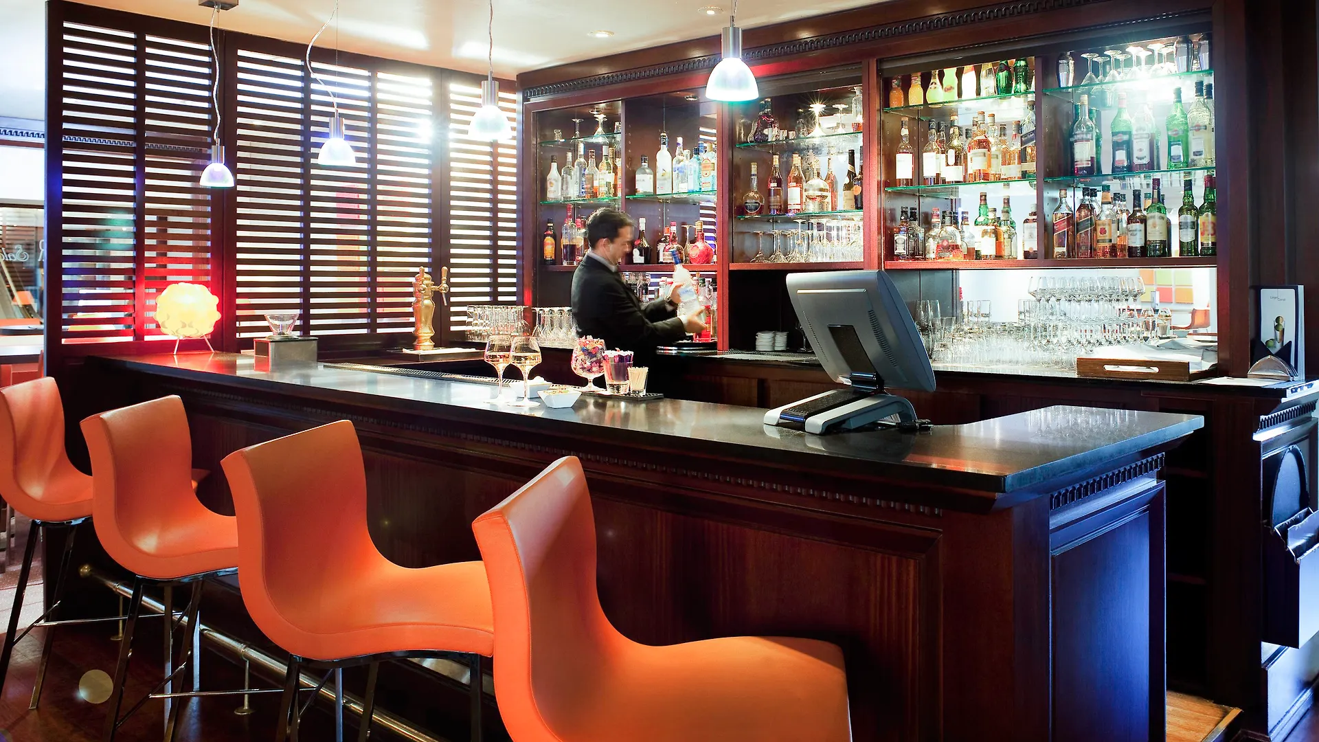 Novotel Centre Tour Eiffel Hotel 4*