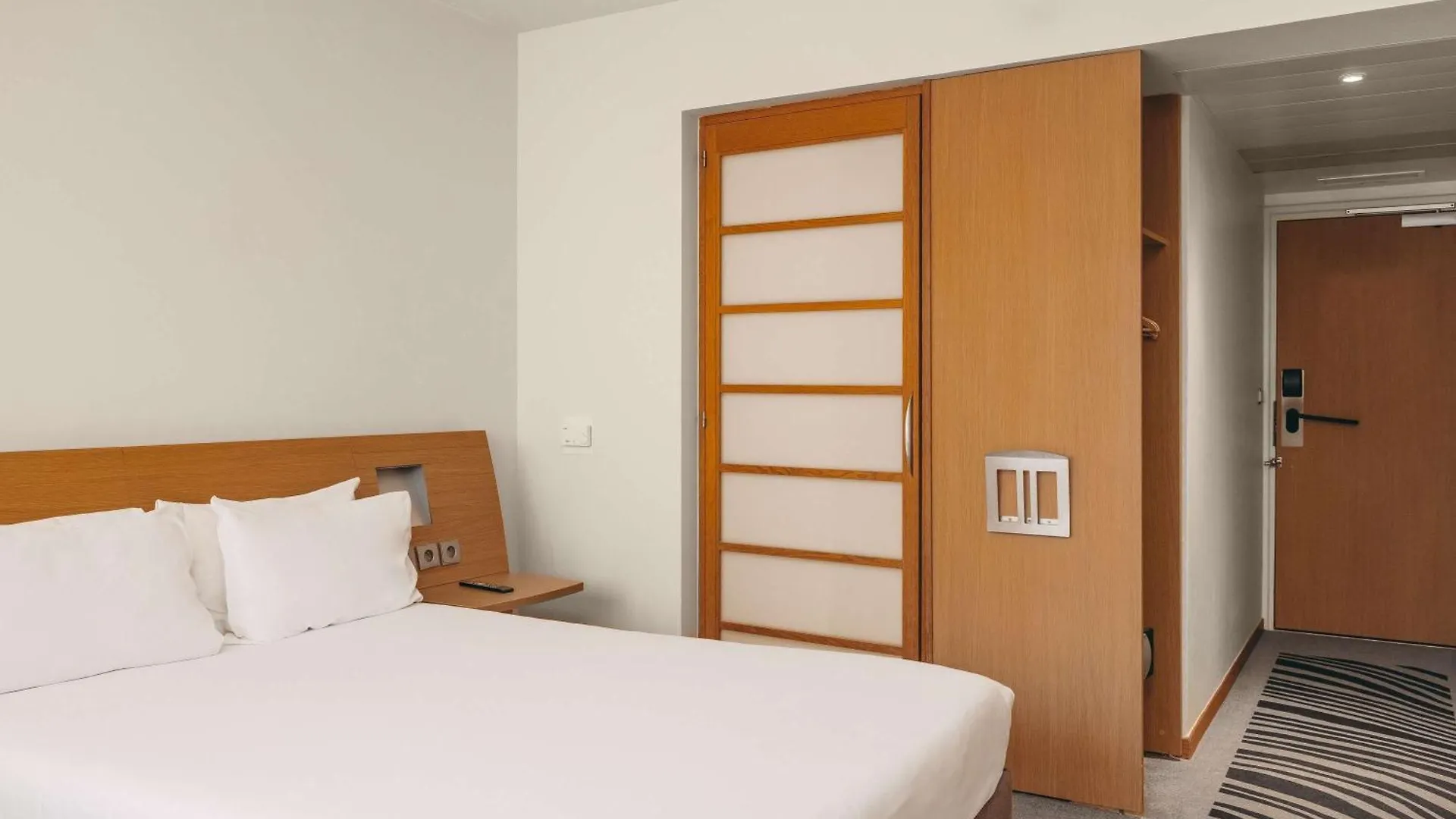 Novotel Centre Tour Eiffel 4* פריז