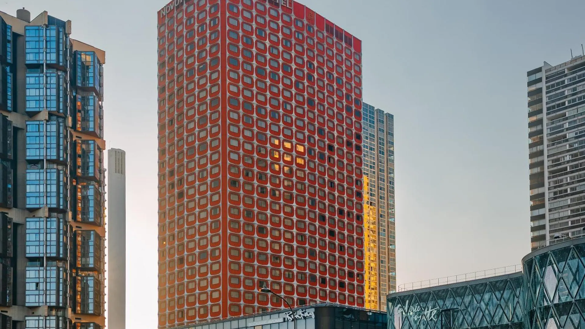 מלון Novotel Centre Tour Eiffel 4*